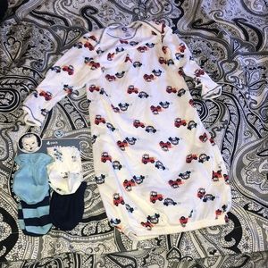 Nightgown and mittens